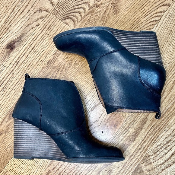 Lucky Brand Black Leather Yinan Booties 10 - Picture 2 of 10